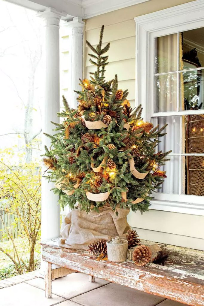 Pinecones Christmas Tree
